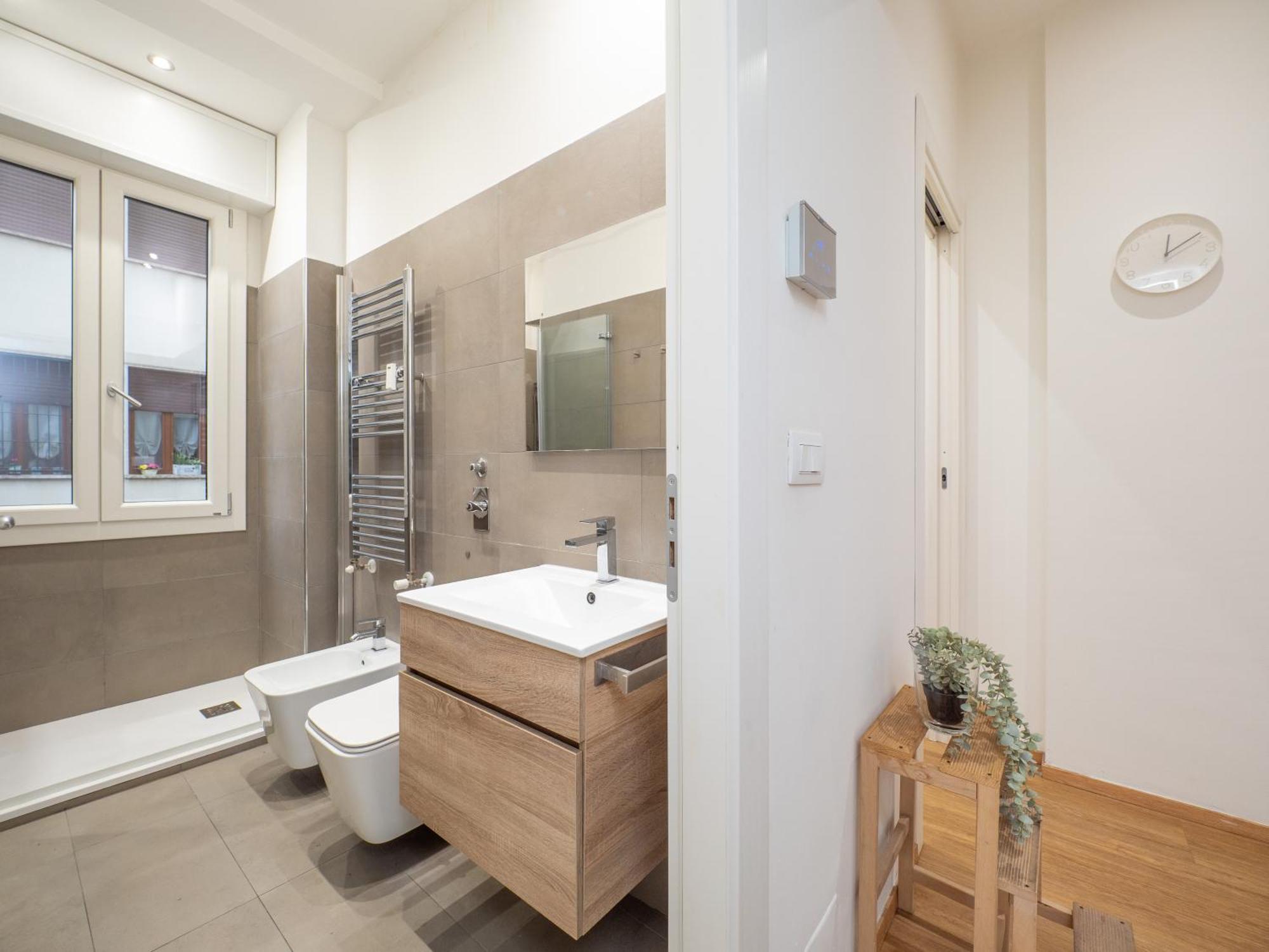 Milano 5 Guests - Modern Apt With Balcony Exterior photo