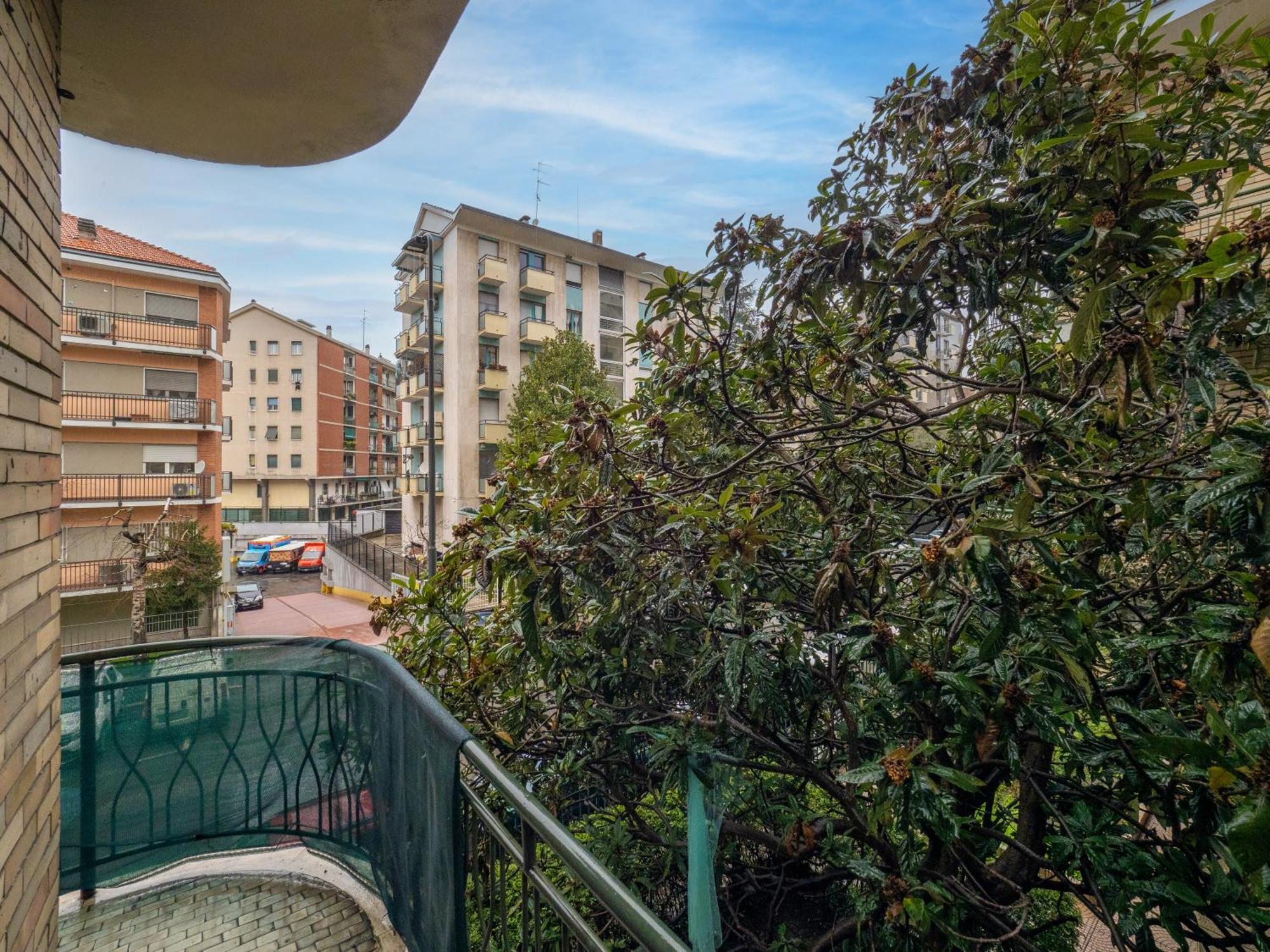 Milano 5 Guests - Modern Apt With Balcony Exterior photo