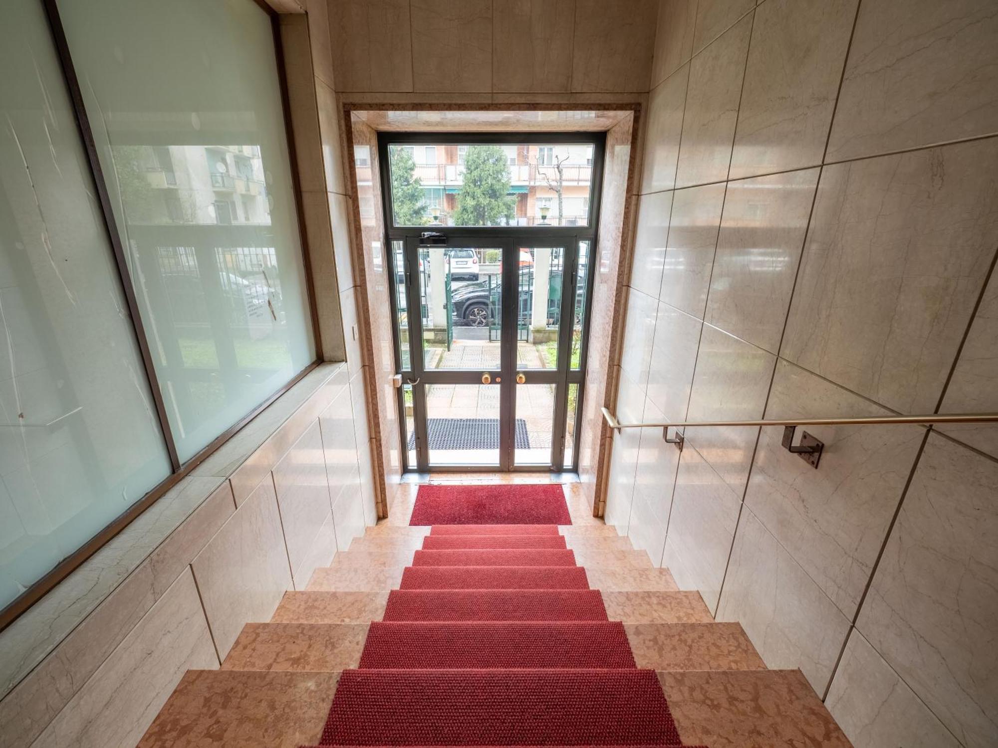 Milano 5 Guests - Modern Apt With Balcony Exterior photo