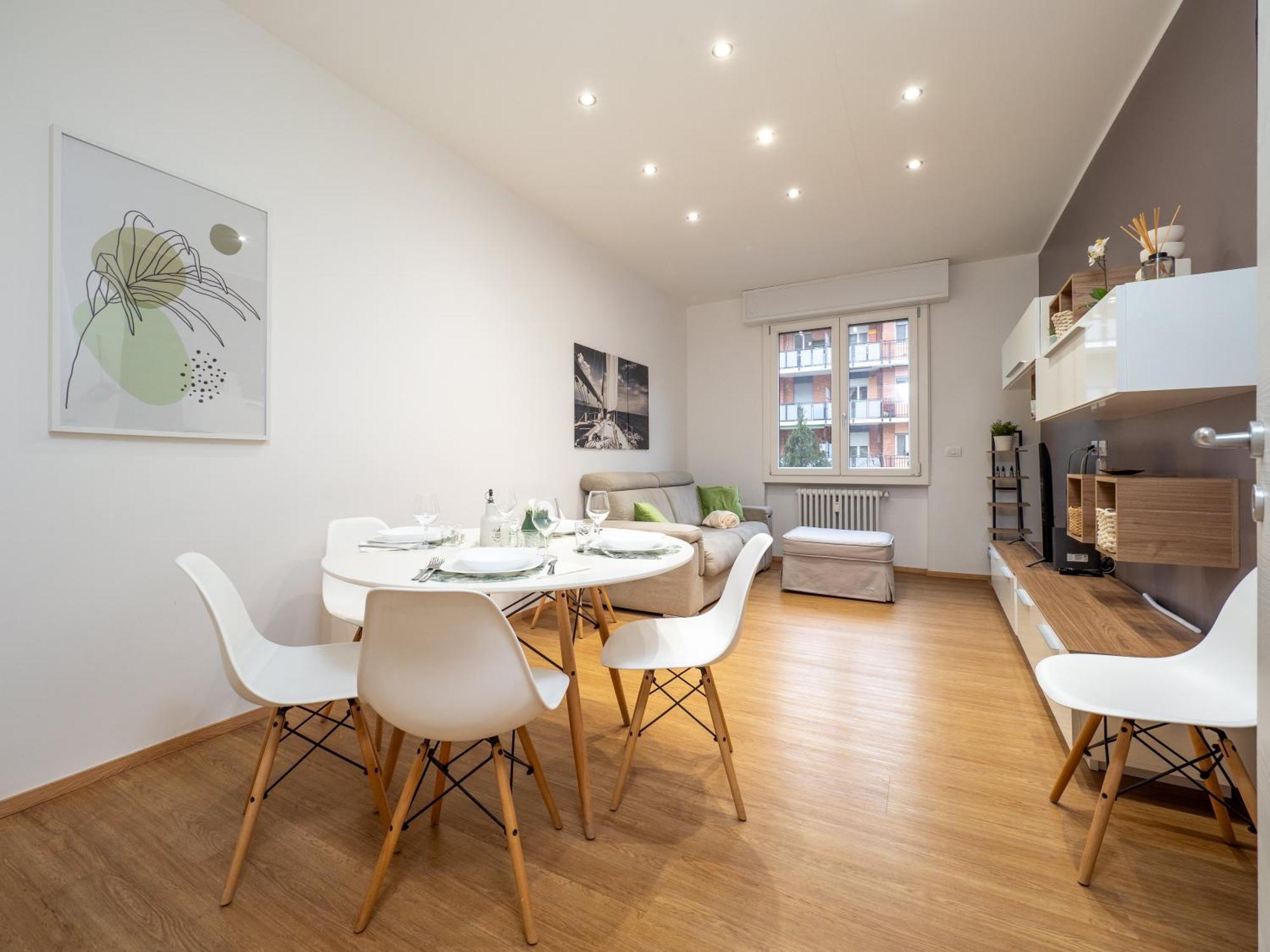 Milano 5 Guests - Modern Apt With Balcony Exterior photo